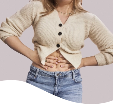 Mujer con dolor abdominal fuerte